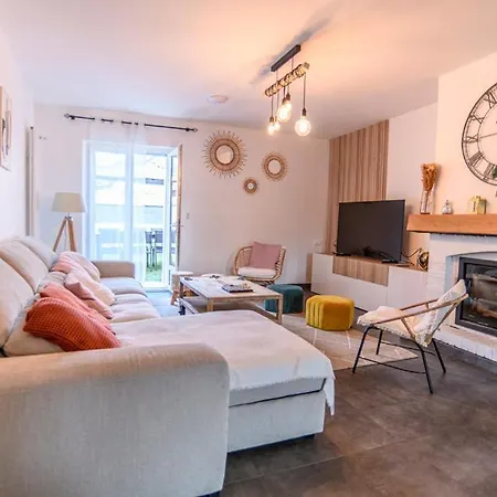 Holiday home Le Logis Du Marquis Jacuzzi Billard Dormans